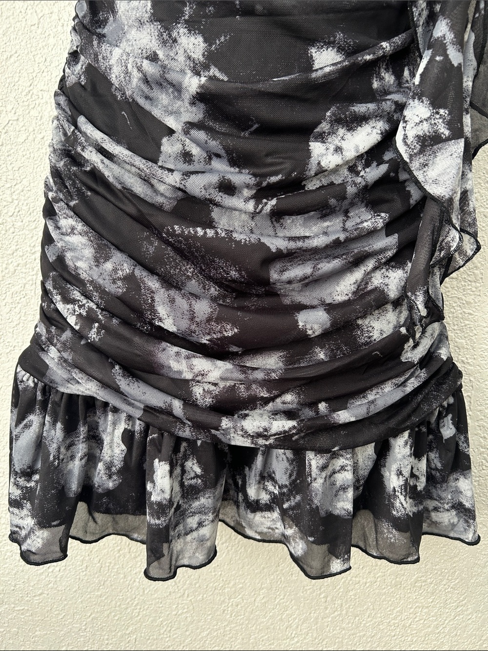 Forever 21 Size S RUFFLE ABSTRACT ROSETTE MINI DRESS - Picture 6 of 9
